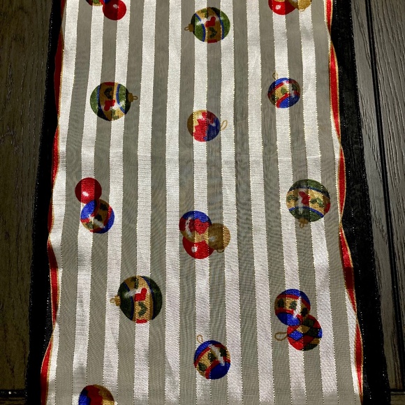 EUC Liz Claiborne Christmas Ball Scarf - Picture 10 of 14
